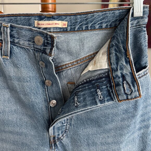 Levi's - Ribcage Straight Ankle Jeans in Medium Wash - Picture 7 of 16